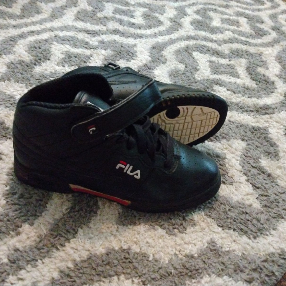 Black men fila shoes size 4 1/2